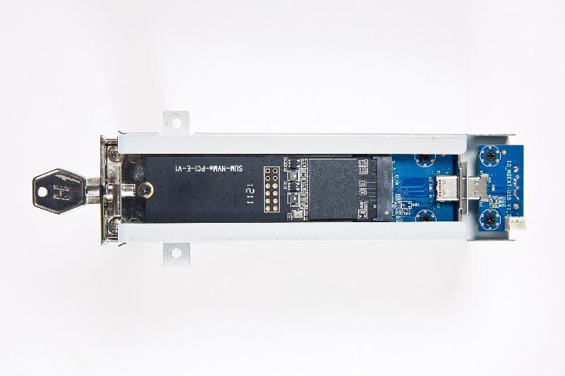 M.2 SSD mobil raf ve anahtar kilidi ile genişletilebilir depolama desteği sunan All in one Masaüstü.